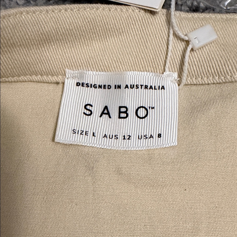 Cream Button-Front Flared Mini Skirt - Picture 4 of 5